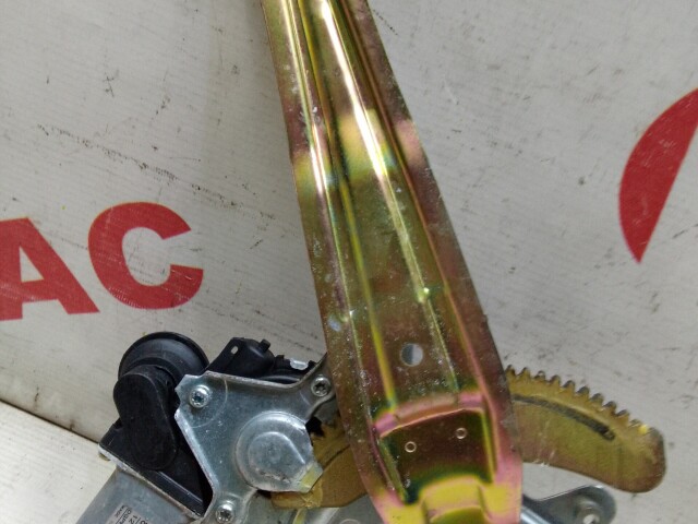 Стеклоподъемник TOYOTA Vitz 