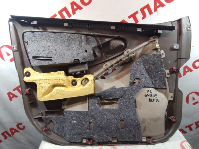 Обшивка двери TOYOTA Platz 