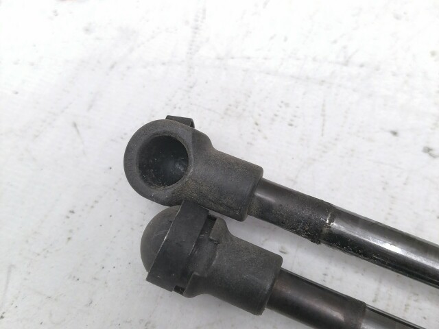 Амортизатор багажника TOYOTA Corolla Runx 