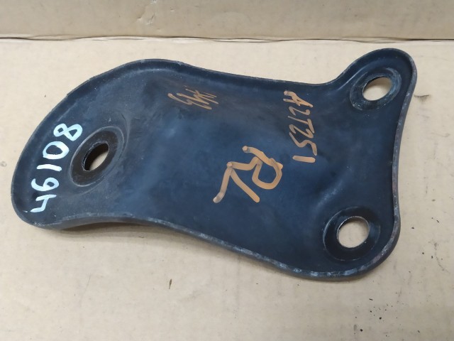 Кронштейн балки TOYOTA Avensis 