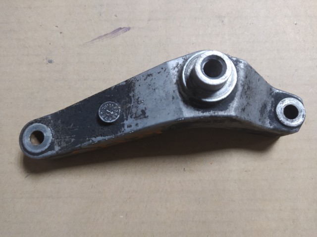 Кронштейн HONDA Stepwgn R20A