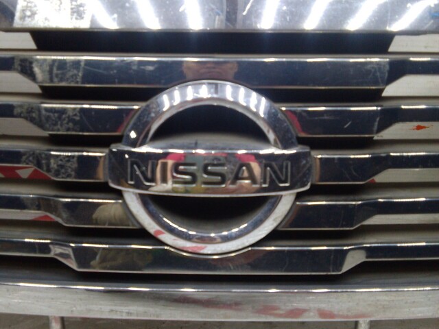 Решетка радиатора NISSAN Sunny 