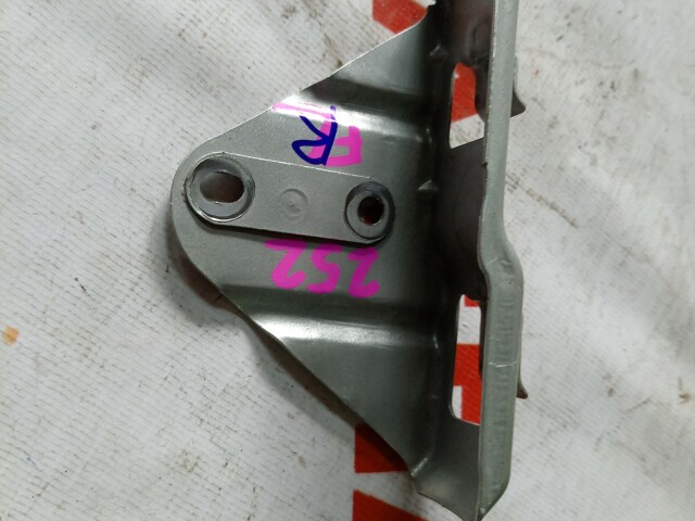 Крепление фары TOYOTA Avensis 