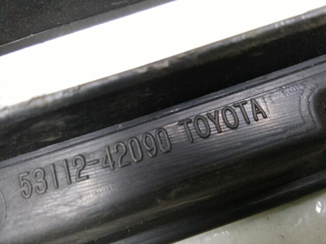 Решетка в бампер TOYOTA RAV4 