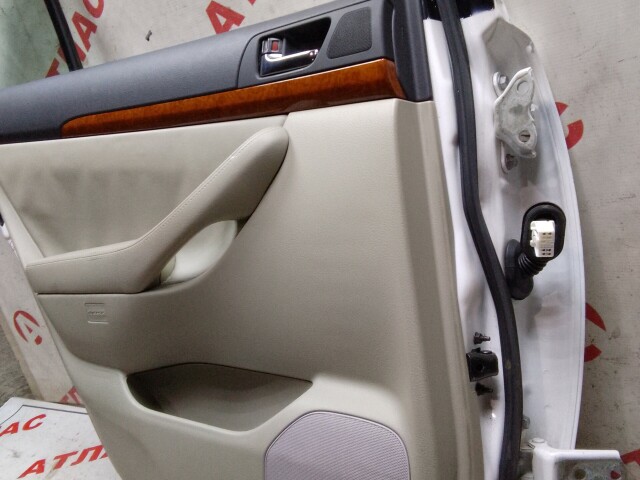 Дверь TOYOTA Avensis 