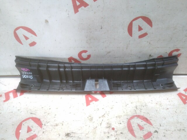 Накладка замка багажника TOYOTA Ist 