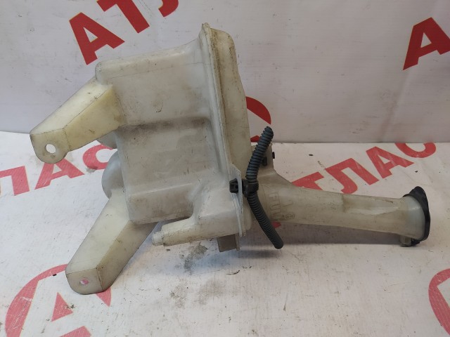 Бачок омывателя TOYOTA Vitz 