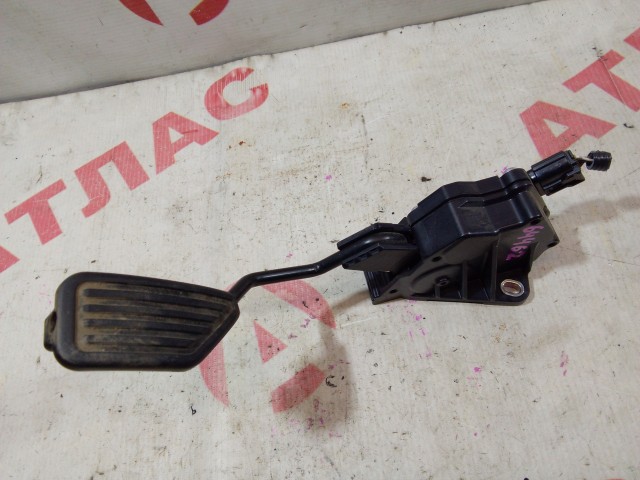 Педаль газа TOYOTA Ractis 