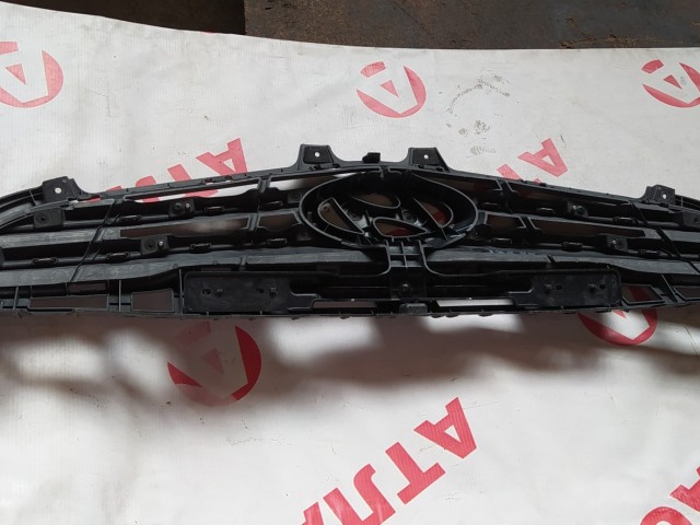 Решетка радиатора HYUNDAI Solaris 