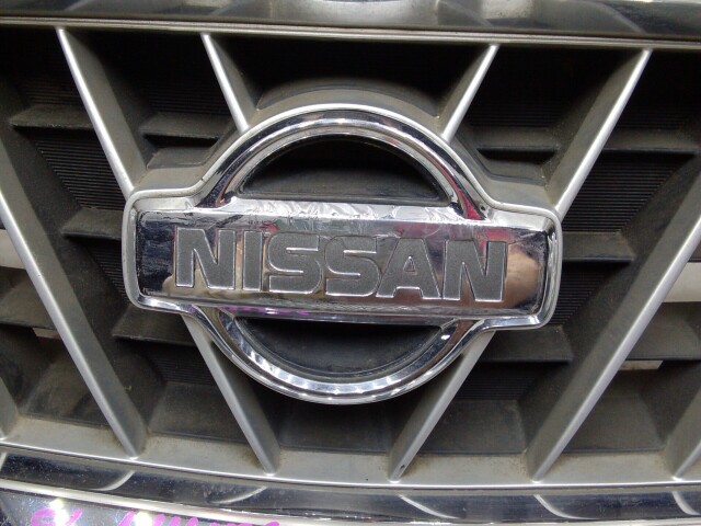 Решетка радиатора NISSAN Sunny 