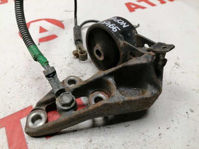 Подушка ДВС TOYOTA Ist 