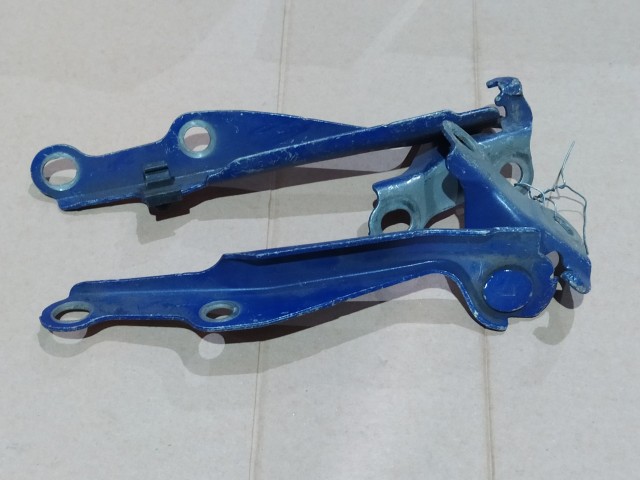 Кронштейны капота TOYOTA Will Cypha 