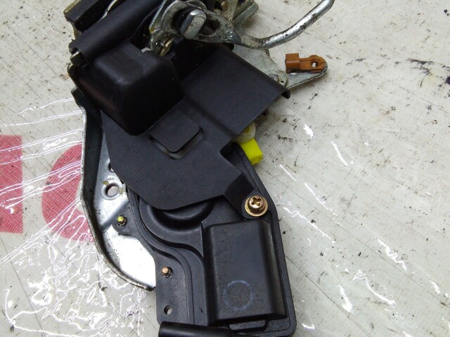 Замок двери TOYOTA Corolla 