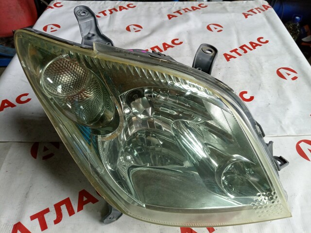 Фара TOYOTA Ist 