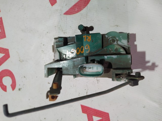 Замок двери TOYOTA Avensis 