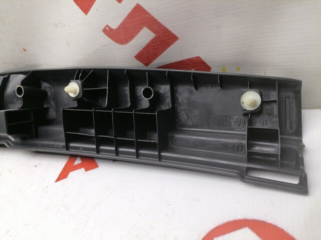 Накладка замка багажника TOYOTA Corolla Fielder 