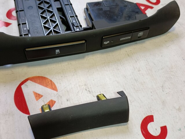 Накладка TOYOTA Avensis 