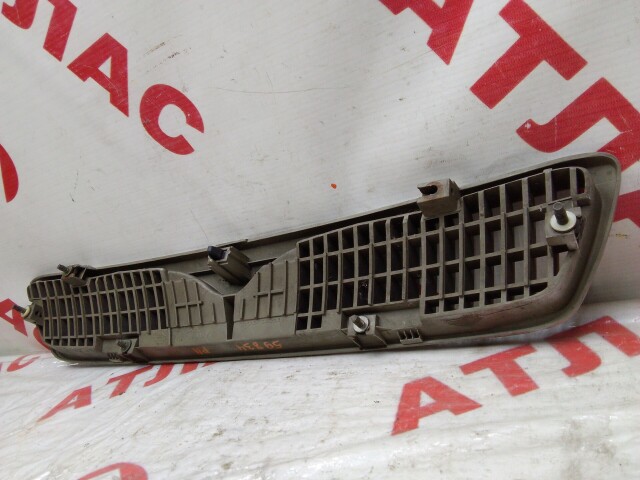 Решетка радиатора NISSAN Primera 