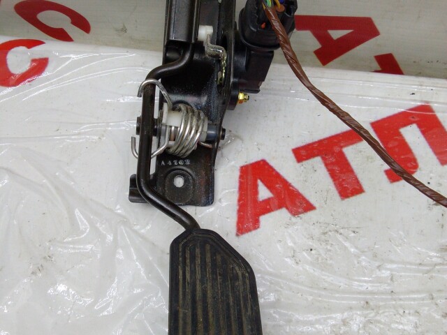 Педаль газа TOYOTA Avensis 