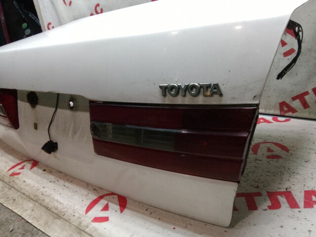 Крышка багажника TOYOTA Corona Premio 