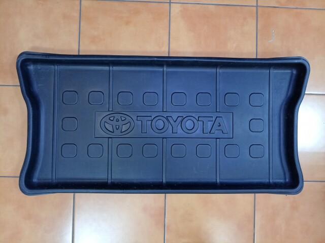 Коврик в багажник TOYOTA Vitz 