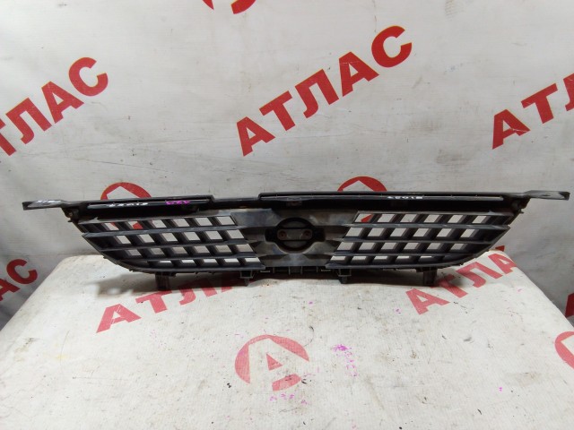 Решетка радиатора NISSAN Sunny 