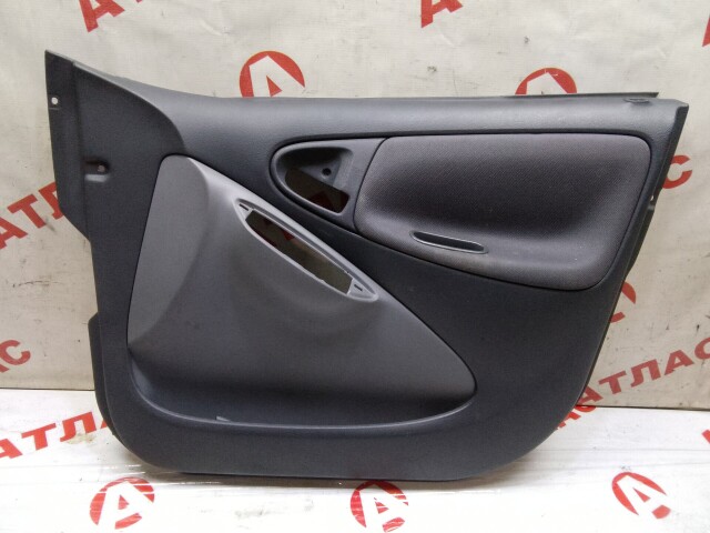 Обшивка двери TOYOTA Vitz 