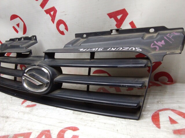 Решетка радиатора SUZUKI Swift 