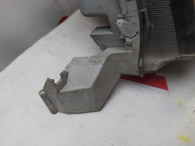 Фара TOYOTA Noah 