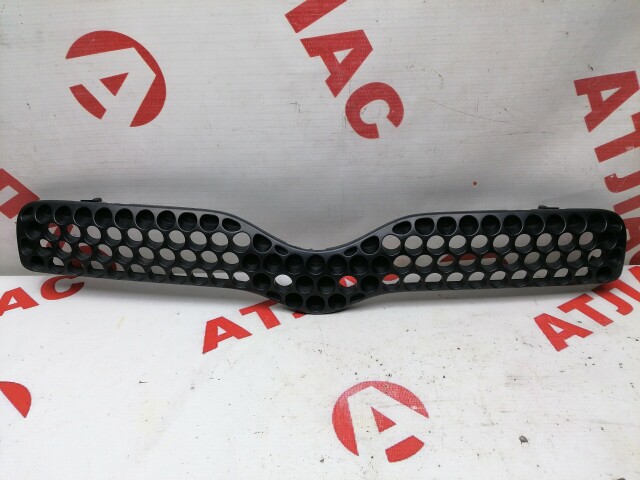 Решетка радиатора TOYOTA Vitz 