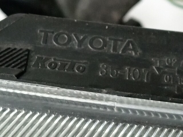 Фара TOYOTA Avensis 