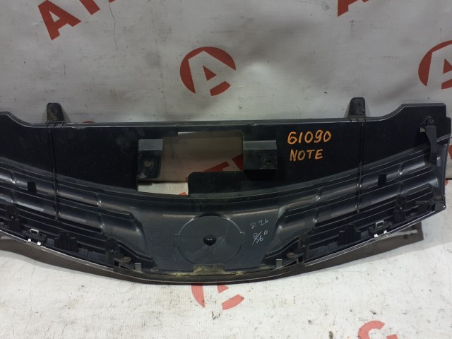 Решетка радиатора NISSAN Note 