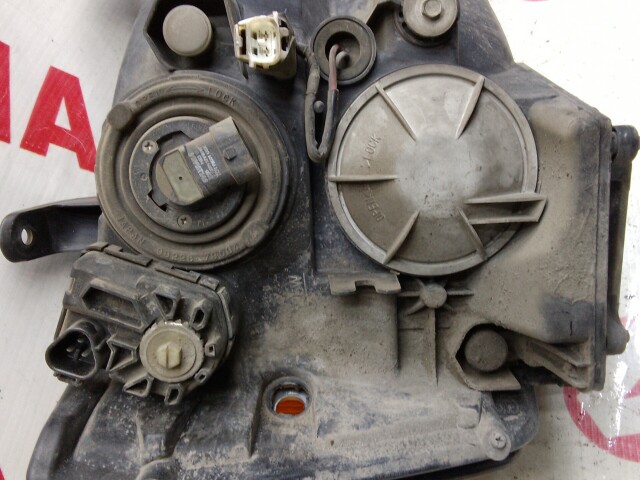 Фара TOYOTA Noah 