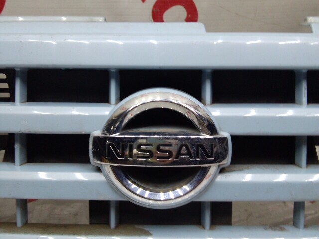 Решетка радиатора NISSAN Cube 