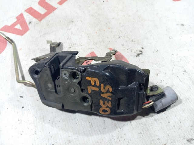 Замок двери TOYOTA Camry 