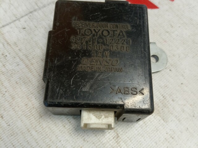 Блок управления TOYOTA Corolla 