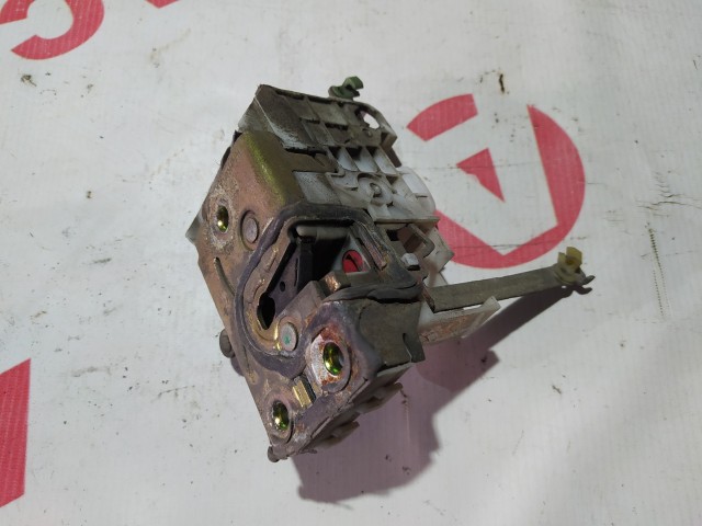 Замок двери TOYOTA Avensis 