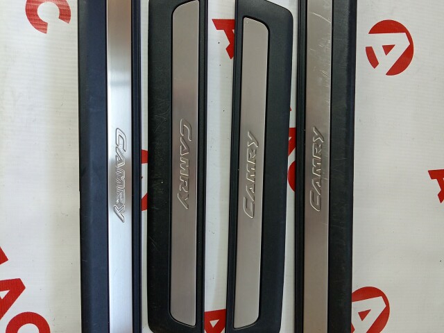 Накладка на порог салона TOYOTA Camry 