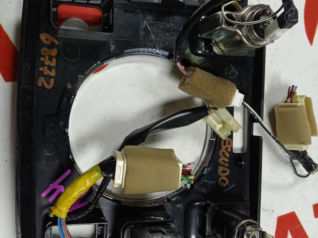 Консоль SUZUKI Escudo 