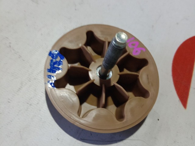 Крепление запасного колеса TOYOTA Avensis 