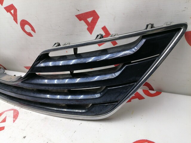 Решетка радиатора TOYOTA Camry 