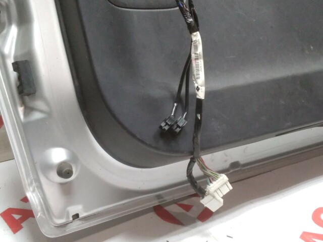 Дверь багажника NISSAN Wingroad 