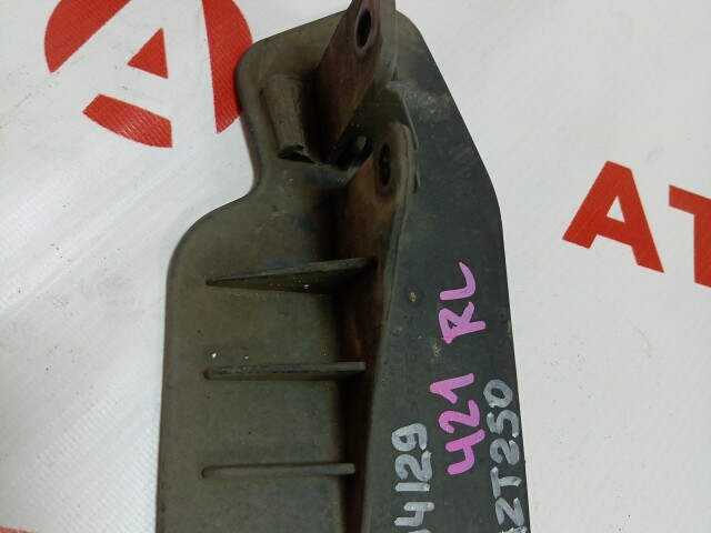 Брызговик TOYOTA Avensis 