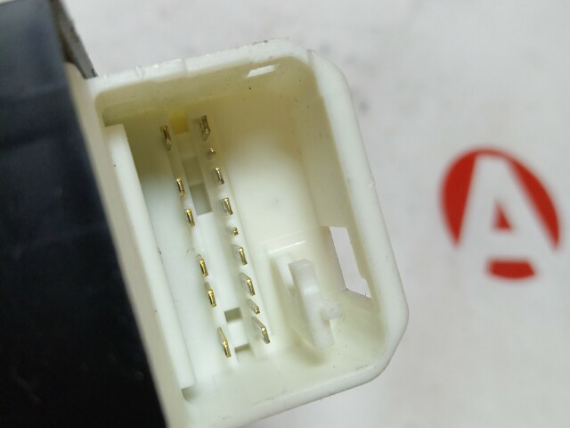 Блок управления стеклоподъемниками TOYOTA Vitz 