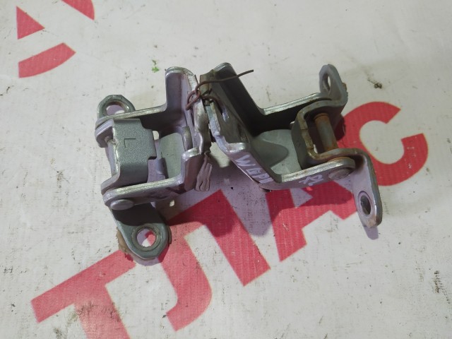 Кронштейны двери NISSAN Primera 