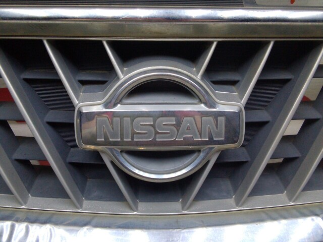 Решетка радиатора NISSAN Sunny 