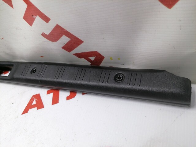 Накладка замка багажника NISSAN Sunny 