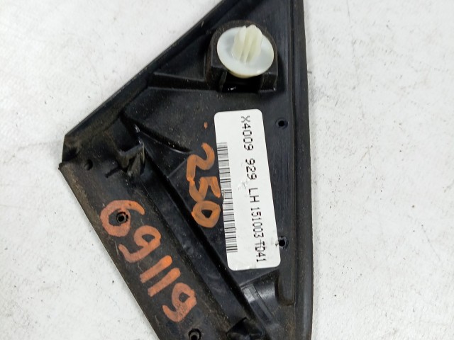 Уголок двери TOYOTA Avensis 