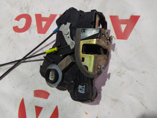 Замок двери TOYOTA Avensis 