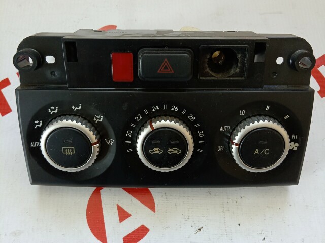 Блок управления печкой и кондиционером TOYOTA Ist 